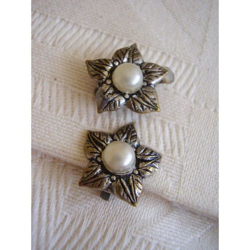 Vintage Earrings Star Flower Pearl Centre Clip on Retro Silver-tone 1950's Clips