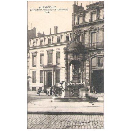 33 - BORDEAUX - les colonnes Rostrales et le monument des Girondins