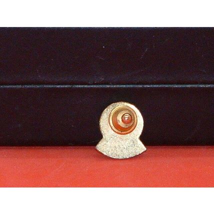 Pre Owned Gold Tone #1 Dad Pin