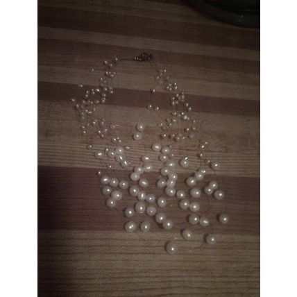 Necklace faux pearl sporadically placed