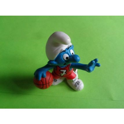 Basketball smurf with number seven on his top