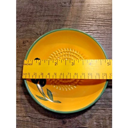 Clayton Tableware Garlic Grater 5" Plate Zester Yellow Black Olives Malaysia