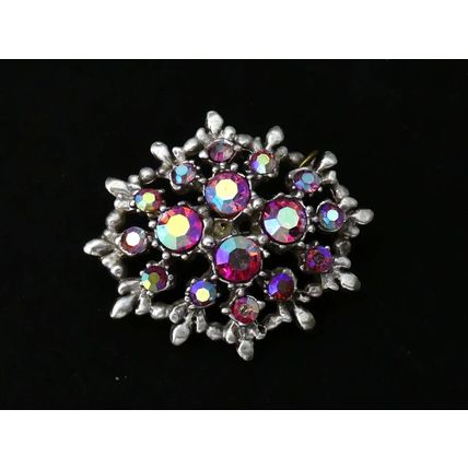VINTAGE 1990-s Oval Silvertone Pink Aurora Borealis Rhinestone Cluster BROOCH.