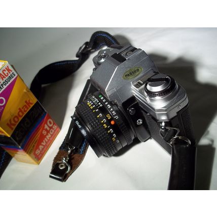 MINOLTA X-370 35mm Film SLR Camera with 50mm Minolta Lens w/3 rolls film*