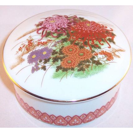 Shibata Japan Porcelain Round Covered Trinket or Ring Box