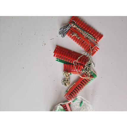 Vintage 1970's Christmas Card Holder String and Pegs