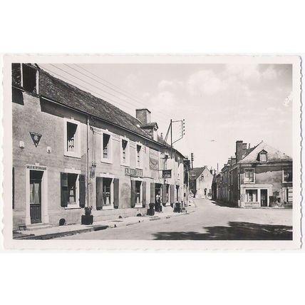 72 - Noyen sur Sarthe - place Georges Guiet