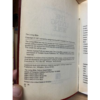 1979 "THE LIVING BIBLE" OLD & NEW TESTAMENTS USA RED FAUX LEATHER BOOK (P4)
