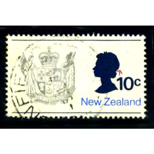 NEW ZEALAND 1970 SG 925 10c QEII + NZ COAT OF ARMS FINE USED#2