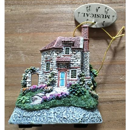 LEONARDO Home Sweet Home Musical Cottage - Boxed LP8757