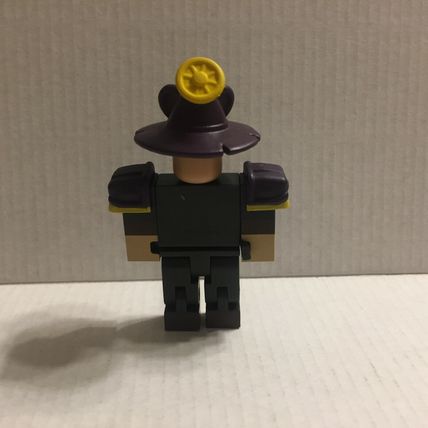 Roblox Series 10 Dungeon Quest: Mage Armor with Mage Armor Wings Unused Code