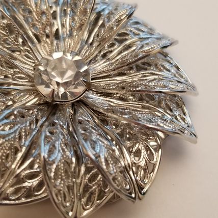 Silver Tone Filigree Flower Scarf Clip