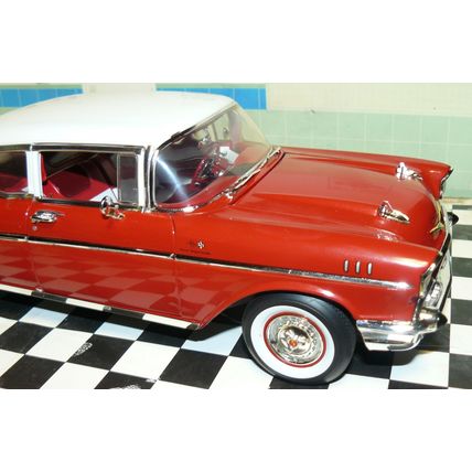 1/18 ( IB 74 ) Acme Nice Car 1957 Chevrolet Bel Air red and white 1 of 174 , in