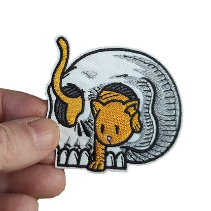 Cat in Skull Iron On Patch Sew Badge 6 cm x 6 cm Badge Sew High Quality P544