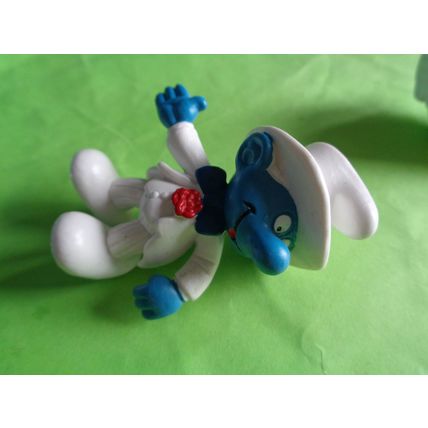 Wedding Bride and groom smurfs