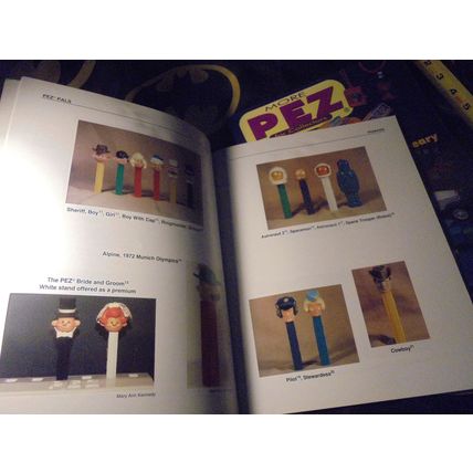 PEZ COLLECTOR'S PRICE GUIDE MAGAZINES LOT! $25.00 Shipped! These are both in NM