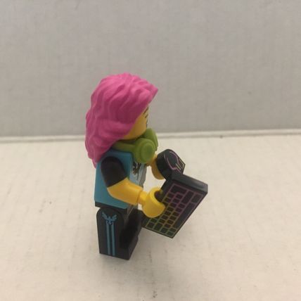 Official Lego Gamer Girl Minifigure
