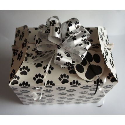 DOG GIFT BOX WITH DOG BANDANA BIRTHDAY BALLOON TOY POPCORN & DOG BIRTHDAY CAKE