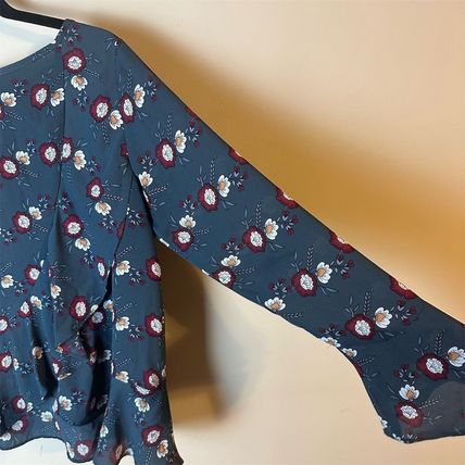 LOFT Outlet Women's Grey Floral Ringer Blouse S Long Sleeve Ruffle Detail