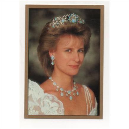 The Royal Family 1988 Panini sticker No.73 The glamorous Duchess