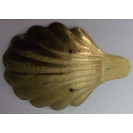 VINTAGE decorative footed brass ' CLAM ' ashtray
