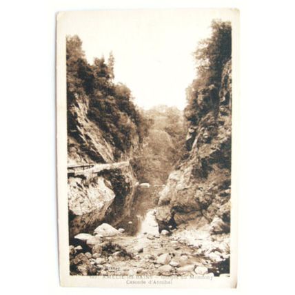 vintage postcard Amelie les Bains, Gorges du Mondony Cascade d'Annibal