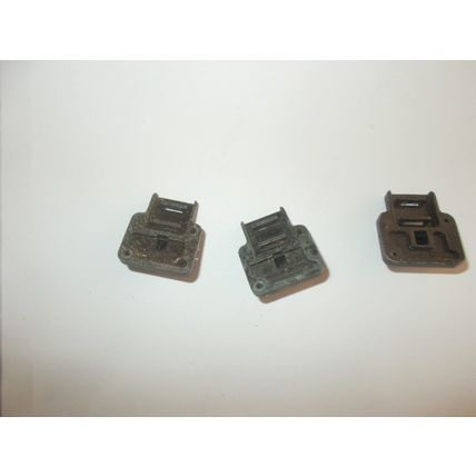 MODEL RAILWAY /HORNBY / BASES X 3 (29/04) METAL