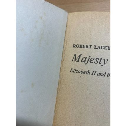 1979 ROBERT LACEY "MAJESTY" QUEEN ELIZABETH II BIOGRAPHY PAPERBACK BOOK (P3)
