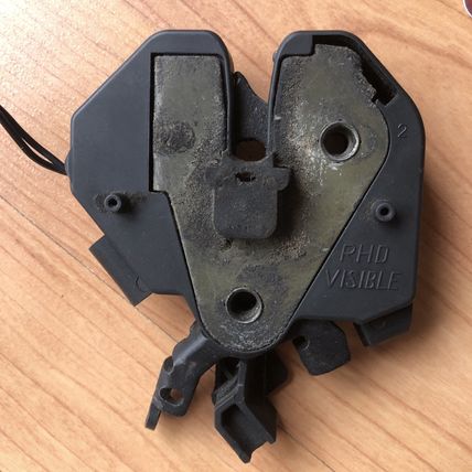 Genuine Volvo Lock 9152933 9483764 Latch Left W/ Alarm Option C70 S70 V70 R XC70