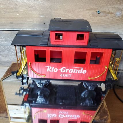 G-Scale Rio Grande Caboose #4067 & six (6) Track Lengths by Scientific Toys Ltd.