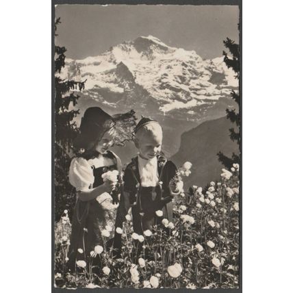 Trachtenkinder im Blumenfeld, Jungfrau, c.1950 - Gyger Foto-AK
