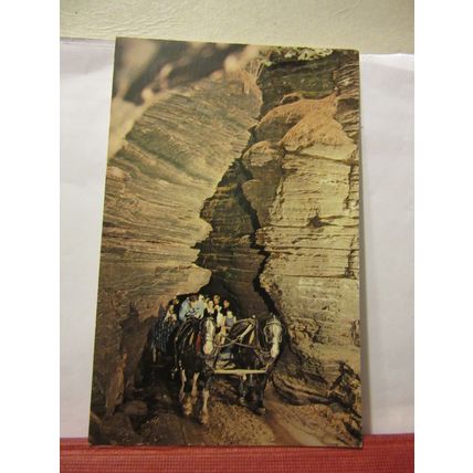 LOST CANYON, WISCONSIN DELLS, WISCONSIN, USA unused postcard /