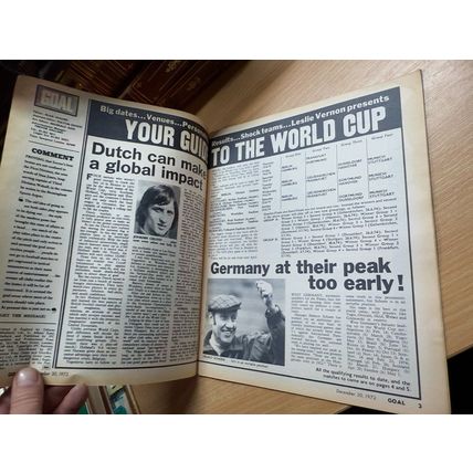 GOAL MAGAZINE #226 30 DEC 1972 UK FOOTBALL MAGAZINE - BOB MONCUR POSTER (LL)
