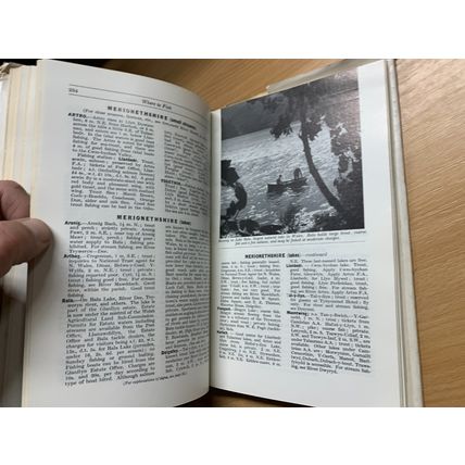 1963 "WHERE TO FISH 1963-1964" ILLUSTRATED HARDBACK BOOK WITH FOLDED MAP (P4)