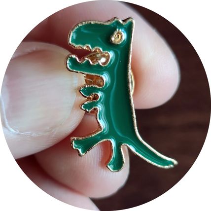 Dinosaur Enamelled Pin Badge Brooch Metal in velvet bag 2.1 cm x 2.4 cm BA81