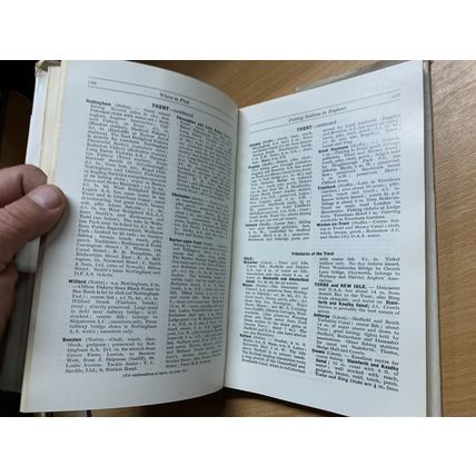 1963 "WHERE TO FISH 1963-1964" ILLUSTRATED HARDBACK BOOK WITH FOLDED MAP (P4)