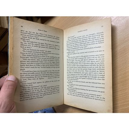 1980 1ST EDITION ROBERT P DAVIS "CONTROL TOWER" FICTION HARDBACK BOOK (P4)