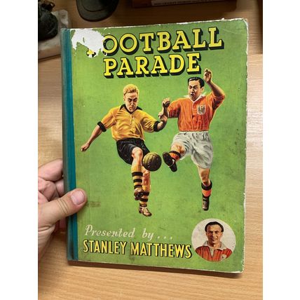 c1950s "FOOTBALL PARADE" STANLEY MATTHEWS FOOTBALL SOCCER ANNUAL HB BOOK (P4)