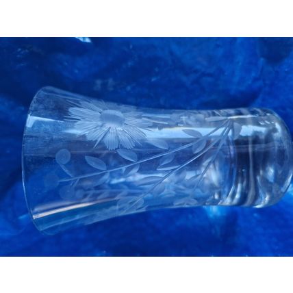 VINTAGE DAISY CUT GLASS JUG AND 6 GLASSES