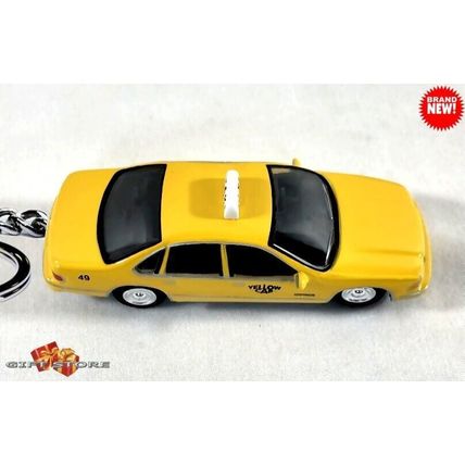 RARE KEYCHAIN TAXI CAB YELLOW CHEVY CAPRICE NEW YORK SOUVENIR GREAT GIFT