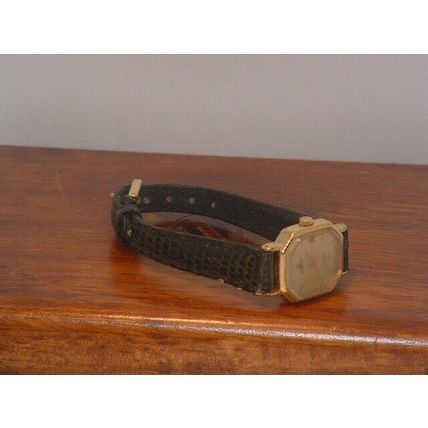 Pre-Owned Women’s Lorus V242-5000 Date Analog Dress Watch