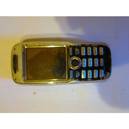 Sony ericsson k508 phone for sale with broken screen !