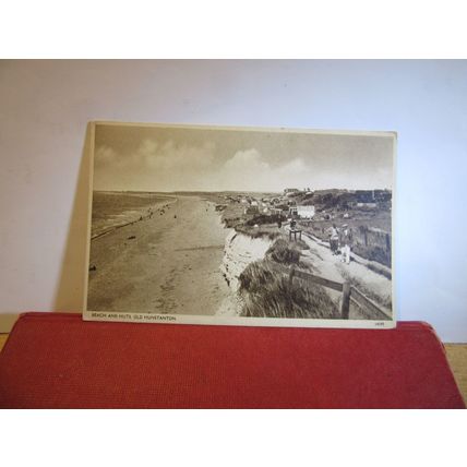 BEACH & HUTS, HUNSTANTON, Norfolk. unused postcard 1930s? =