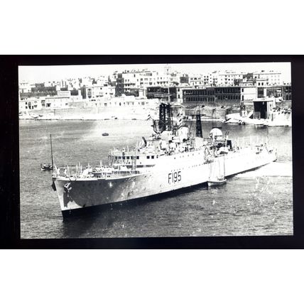 na1009 - Royal Navy Warship - HMS Roebuck - photograph
