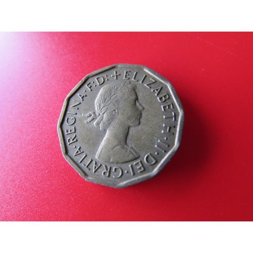 1961 QUEEN ELIZABETH II BRASS THREEPENCE - COIN - 3 FREE POST. AY