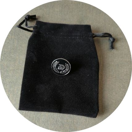 Trojan Greek Enamelled Pin Badge Metal in velvet bag 1.9 cm x 1.9 cm BA51