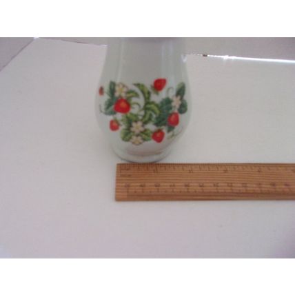 Vintage Avon Strawberry 22k Trim Porcelain Sugar Shaker 1978