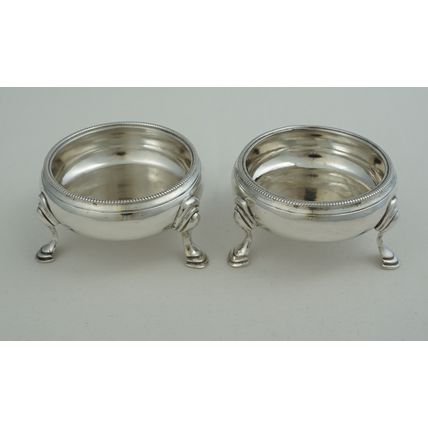 Pair Georgian Silver Cauldron Salts, London 1766/7, Benjamin Mordecai, 60mm, 86g