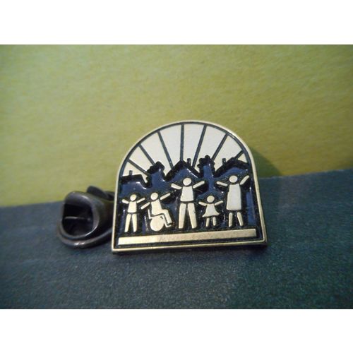 Unknown Family,Disabled,Wheelchair Lapel Pin
