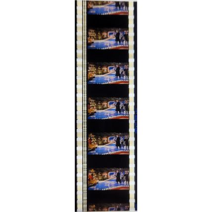 Pk GEB - S - MIX - E 0126v . 1 STRIP OF 5 - 35MM FILM CELLS. (Santa Claus movie)